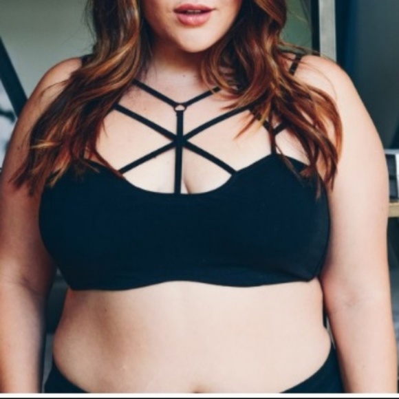 Plus Size Black or White Strappy Bralette Crop Top - Picture 1 of 8